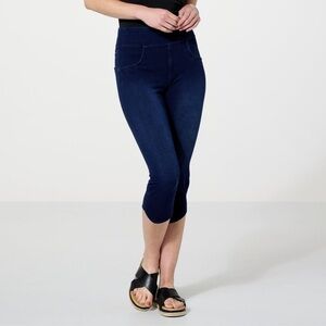 NWT hue game changing hi-rise capri dark rinse wash size large